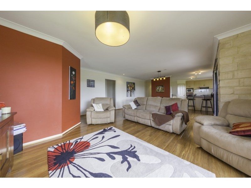 19 Tullarook Grove, Spring Grove NSW 2470