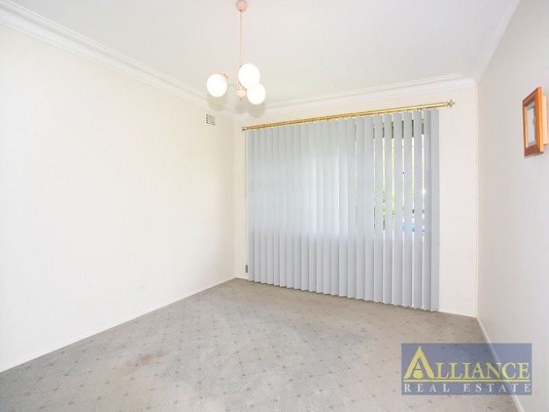 12 Eileen Street, Picnic Point NSW 2213