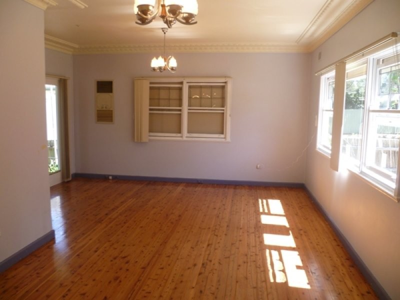 653 Henry Lawson Drive, East Hills NSW 2213