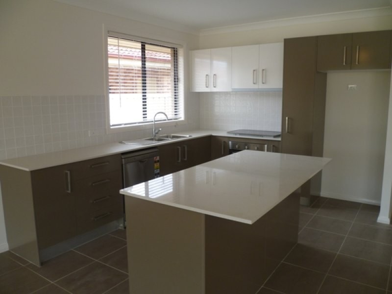 34 Cook Crescent, East Hills NSW 2213