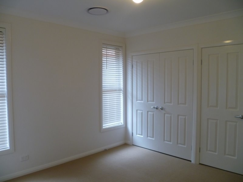 34 Cook Crescent, East Hills NSW 2213