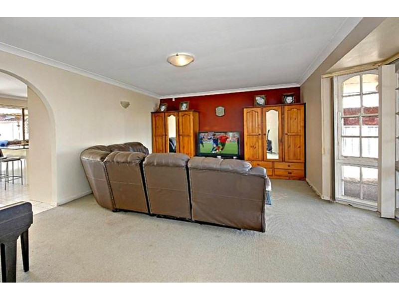 911 Henry Lawson Drive, Picnic Point NSW 2213