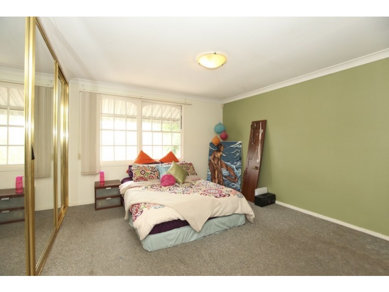 911 Henry Lawson Drive, Picnic Point NSW 2213
