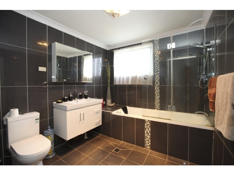 911 Henry Lawson Drive, Picnic Point NSW 2213