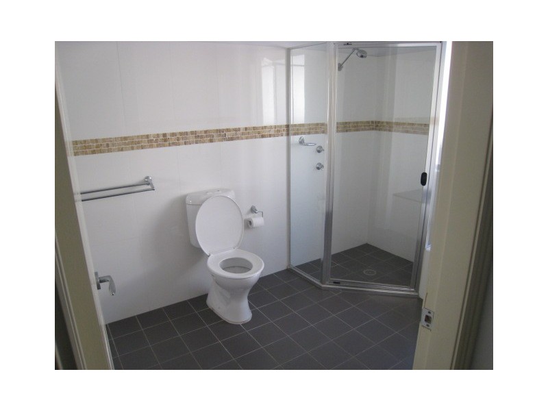 2D Roslyn Avenue, Panania NSW 2213