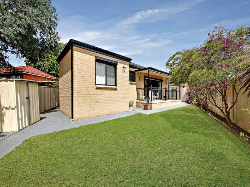 16 Woodburn Avenue, Panania NSW 2213