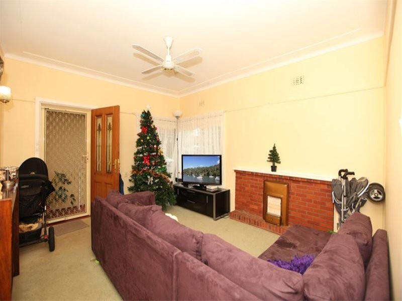 42 Harcourt Avenue, East Hills NSW 2213