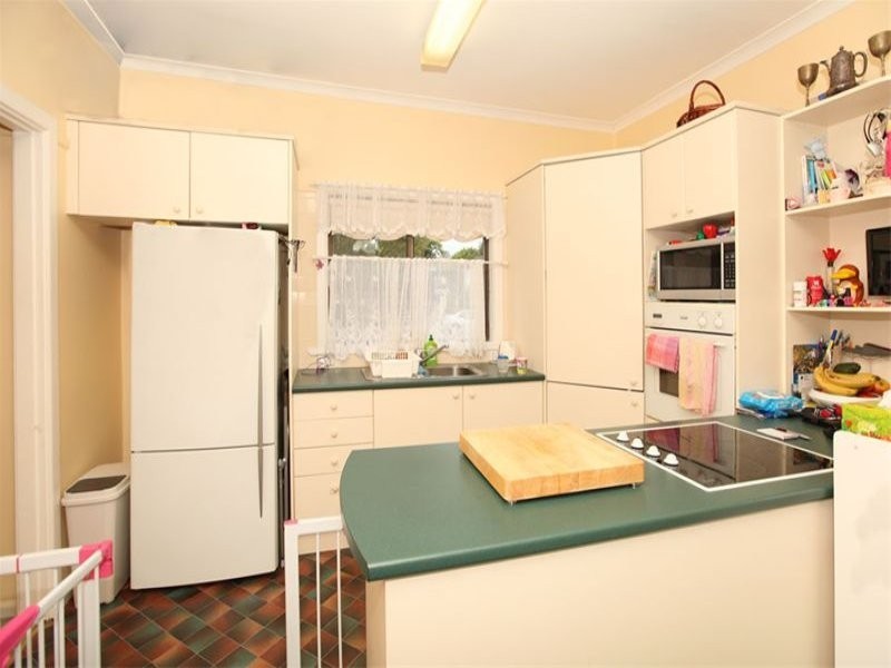 42 Harcourt Avenue, East Hills NSW 2213