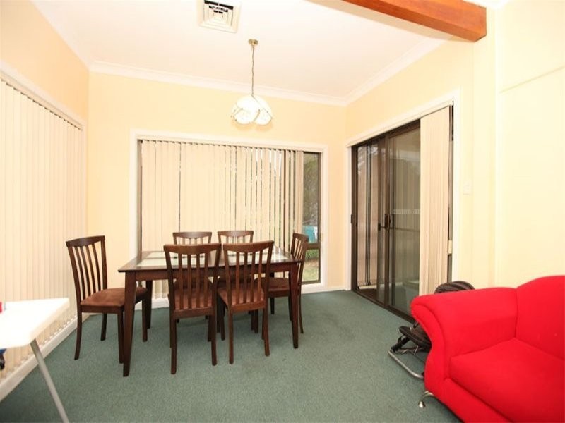 42 Harcourt Avenue, East Hills NSW 2213