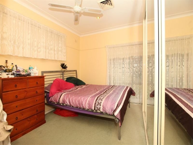 42 Harcourt Avenue, East Hills NSW 2213