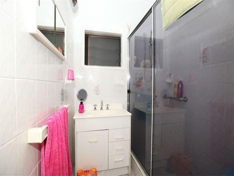 42 Harcourt Avenue, East Hills NSW 2213