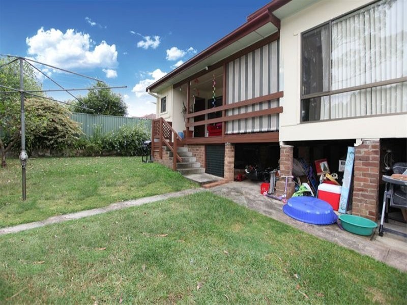 42 Harcourt Avenue, East Hills NSW 2213