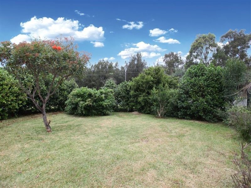 42 Harcourt Avenue, East Hills NSW 2213