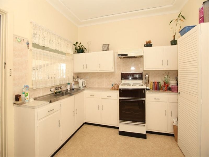 25 Eileen Street, Picnic Point NSW 2213