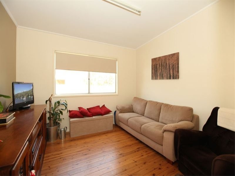 25 Eileen Street, Picnic Point NSW 2213
