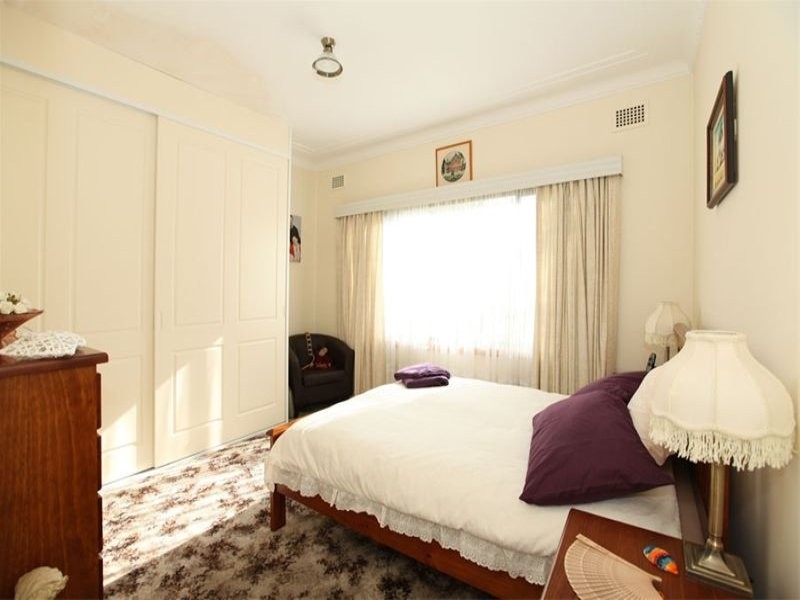 25 Eileen Street, Picnic Point NSW 2213