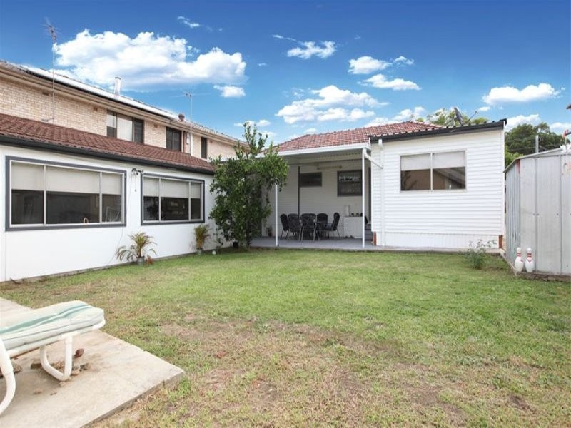 25 Eileen Street, Picnic Point NSW 2213