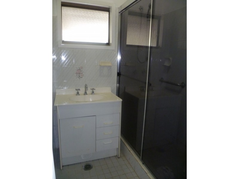 42 Harcourt Avenue, East Hills NSW 2213