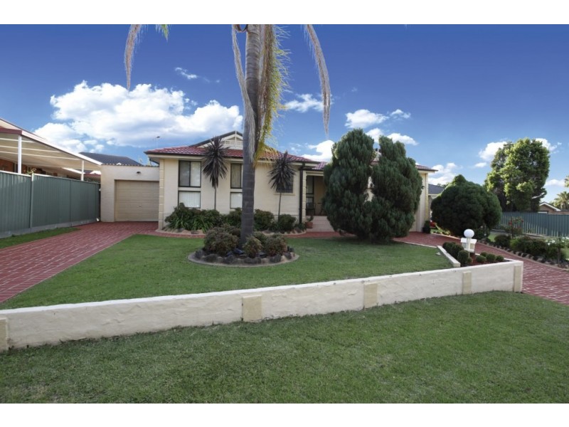 2 Chrisalex Place, St Clair NSW 2759