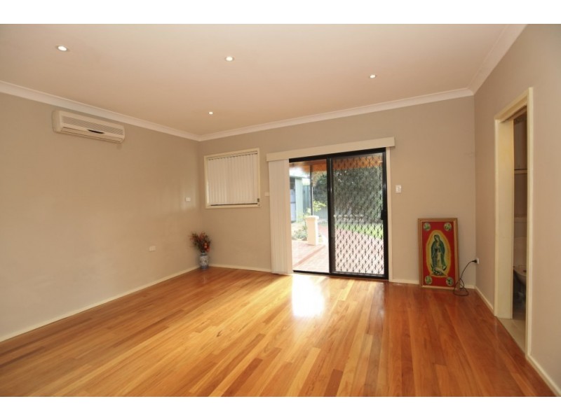 2 Chrisalex Place, St Clair NSW 2759