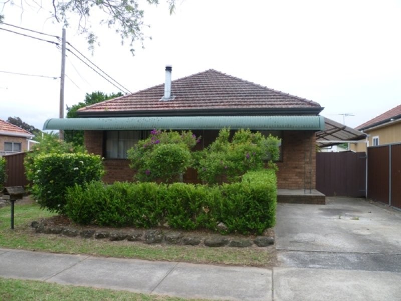 30 Freda Street, Picnic Point NSW 2213
