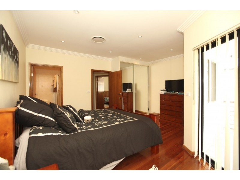 17A Matthews Avenue, East Hills NSW 2213