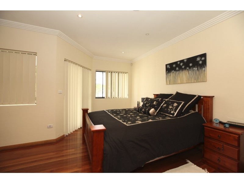 17 Matthews Avenue, East Hills NSW 2213