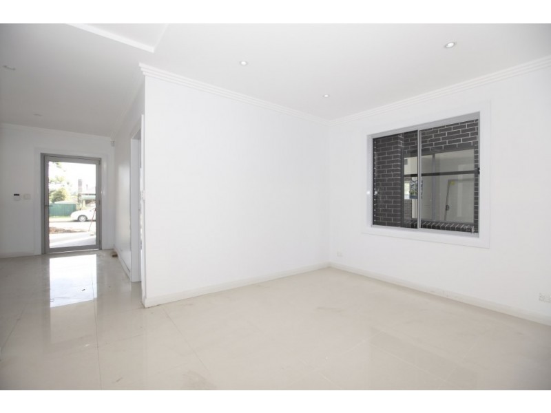 3a Mckevitte Avenue, East Hills NSW 2213