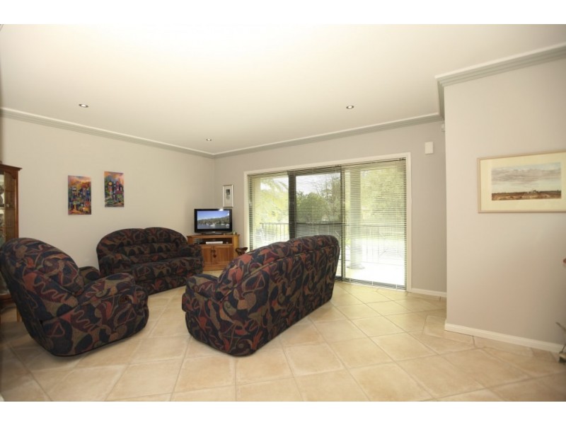 3A Apex Avenue, Picnic Point NSW 2213
