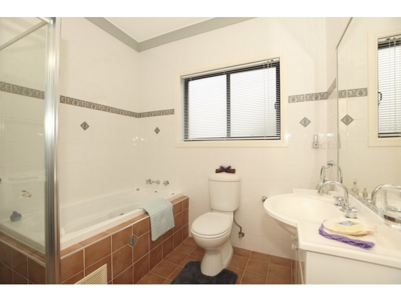 3A Apex Avenue, Picnic Point NSW 2213