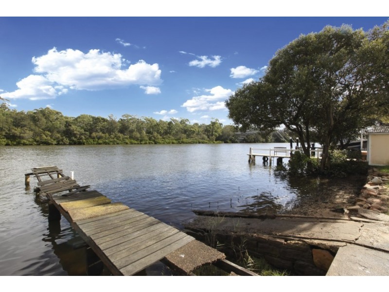 556 Henry Lawson Drive, East Hills NSW 2213