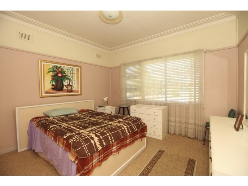 206 Lambeth Street, Picnic Point NSW 2213