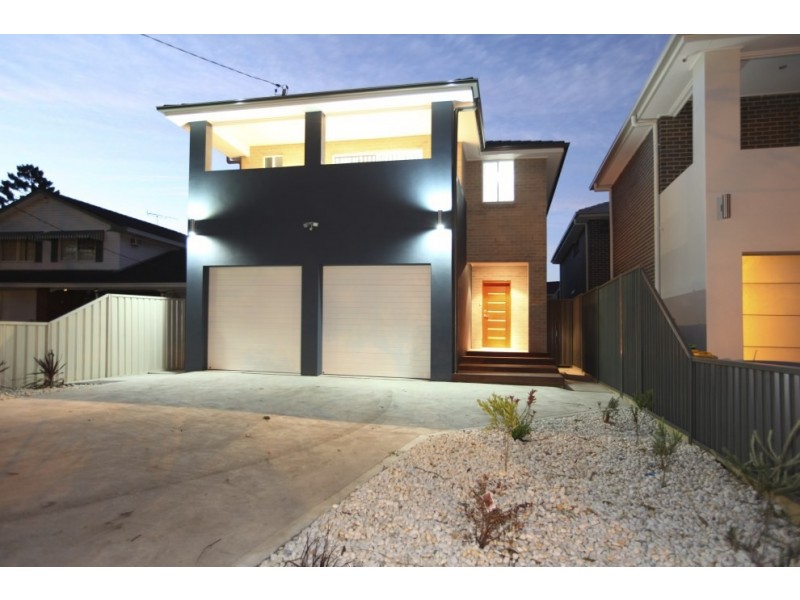 913 Henry Lawson Drive, Picnic Point NSW 2213