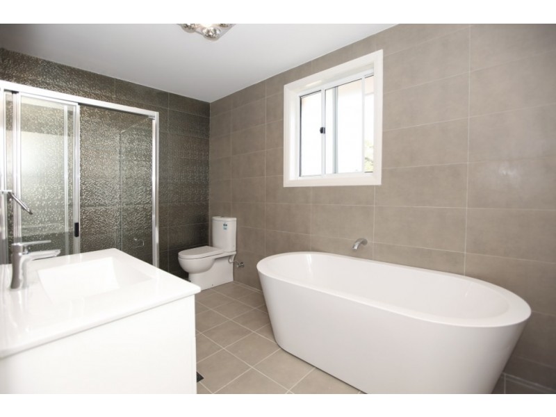 913 Henry Lawson Drive, Picnic Point NSW 2213