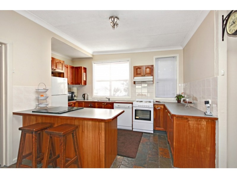 33 Harcourt Avenue, East Hills NSW 2213