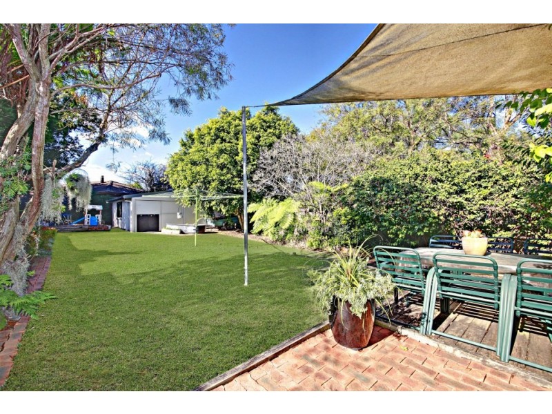 33 Harcourt Avenue, East Hills NSW 2213