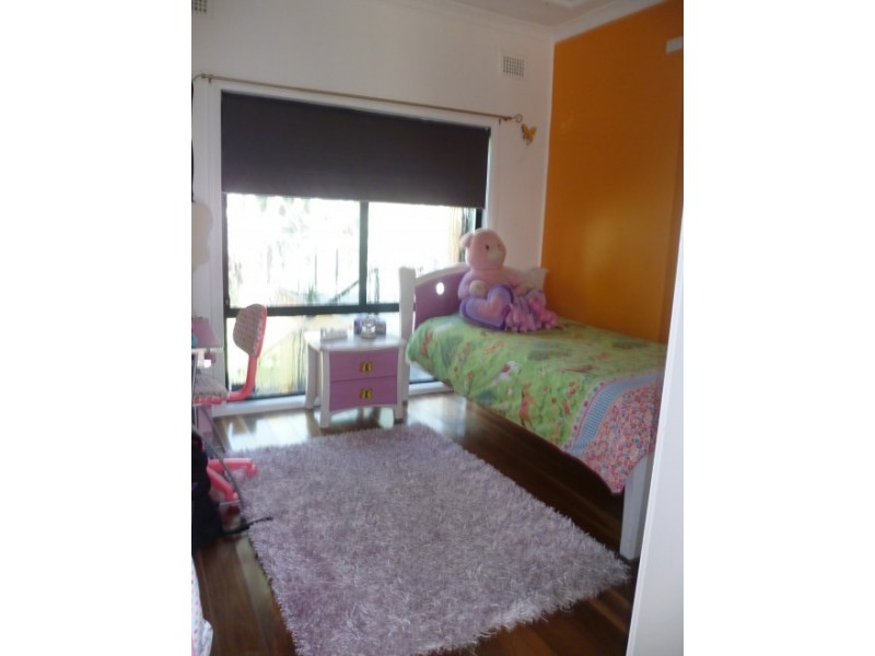 6 Carinya Road, Picnic Point NSW 2213