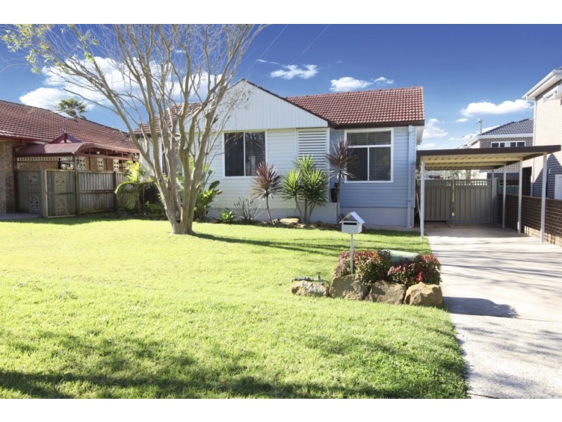 7 Matthews Avenue, East Hills NSW 2213