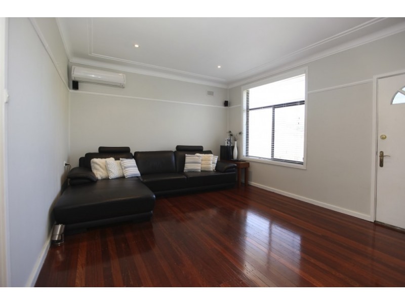 7 Matthews Avenue, East Hills NSW 2213