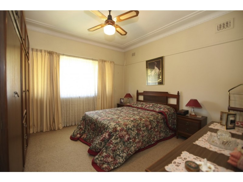 42 Laundess Avenue, Panania NSW 2213