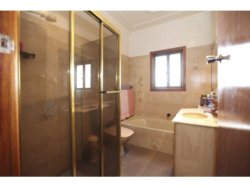 42 Laundess Avenue, Panania NSW 2213