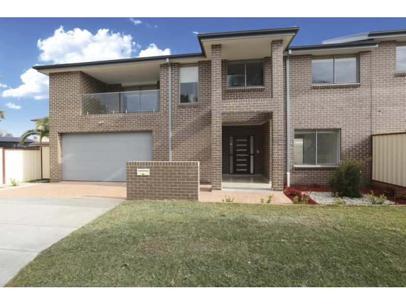 1a Carlowrie Crescent, East Hills NSW 2213