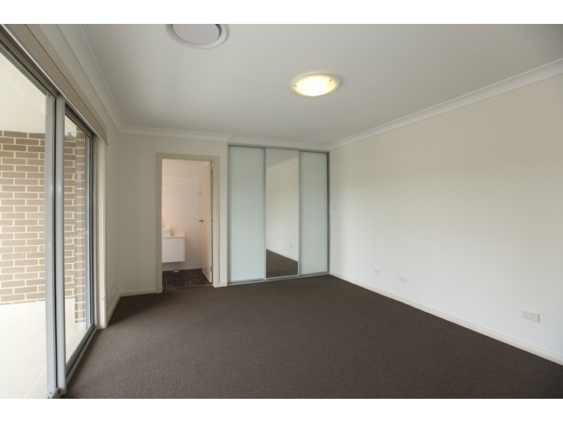 1a Carlowrie Crescent, East Hills NSW 2213