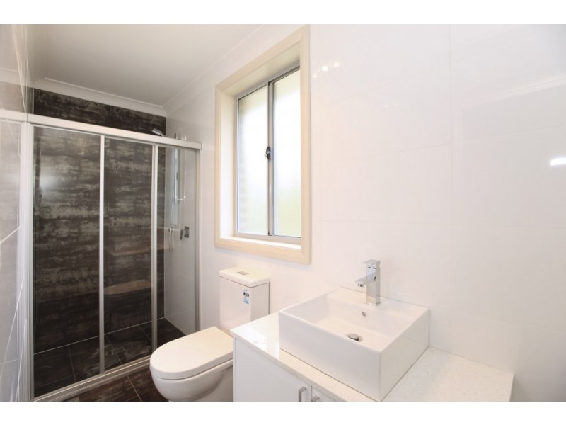 1a Carlowrie Crescent, East Hills NSW 2213