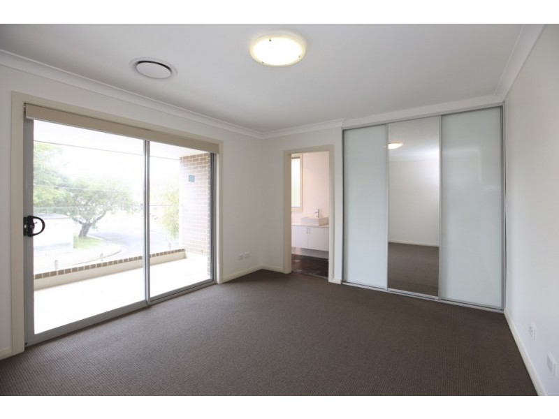 1a Carlowrie Crescent, East Hills NSW 2213