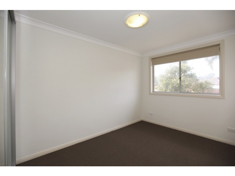 1a Carlowrie Crescent, East Hills NSW 2213