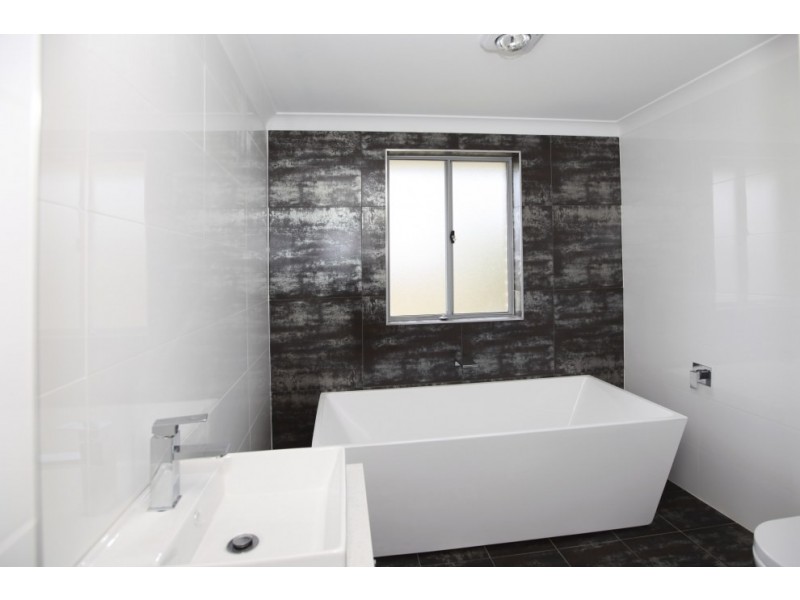 5 Blanc Avenue, East Hills NSW 2213