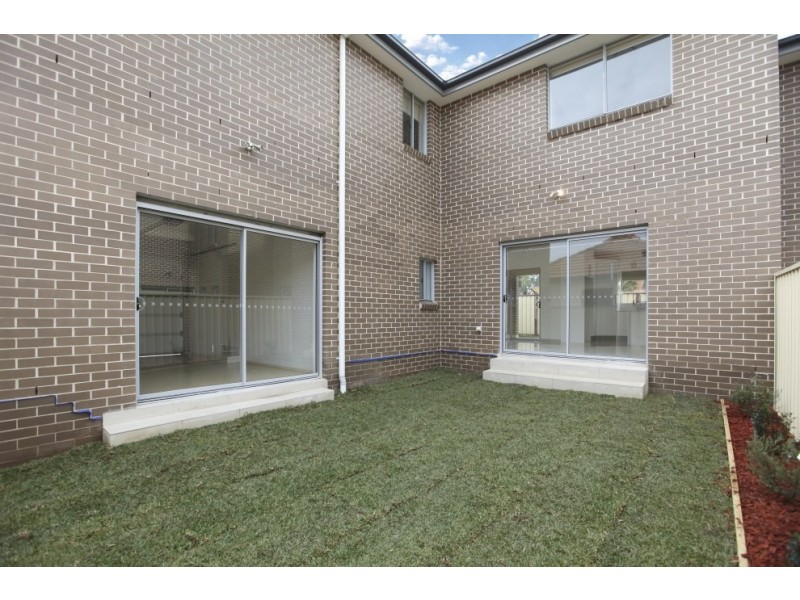 5 Blanc Avenue, East Hills NSW 2213