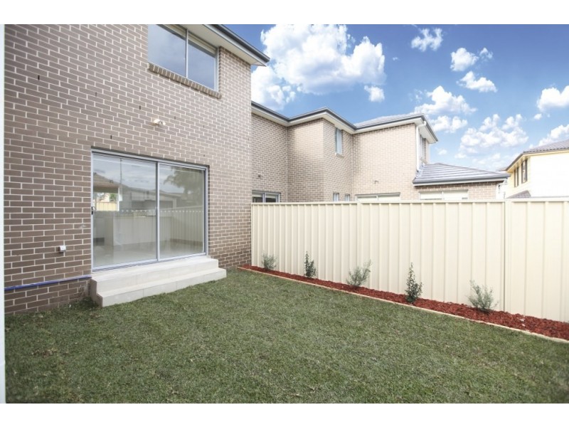 5 Blanc Avenue, East Hills NSW 2213