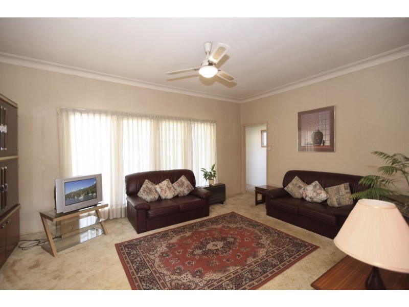 20 Ogilvie Street, East Hills NSW 2213